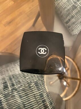 CHANEL Black Eyeshadow Compact codes elegants